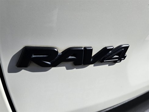 Used 2022 Toyota RAV4 XLE Premium image 12