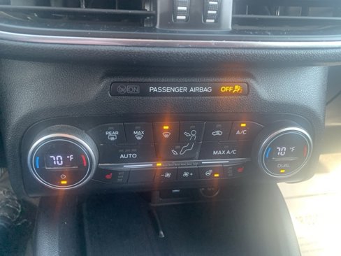 Used 2020 Ford Escape Titanium image 17