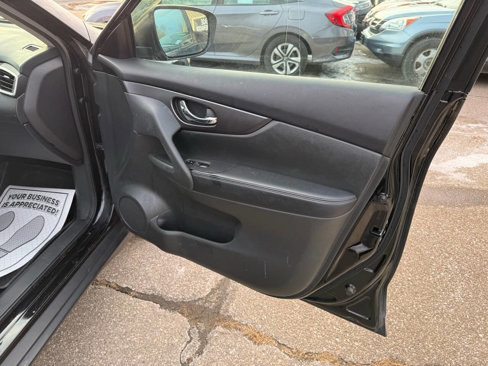 Used 2016 Nissan Rogue S image 33