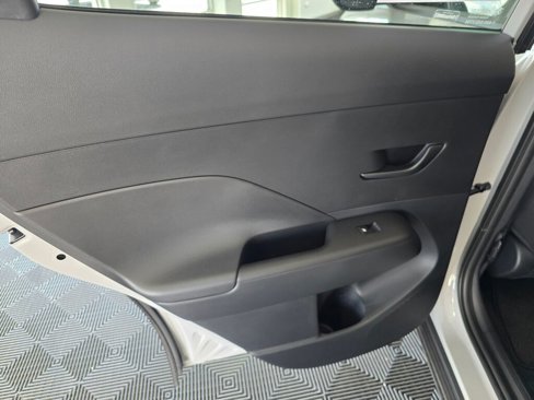 Used 2025 Hyundai Kona SEL image 34