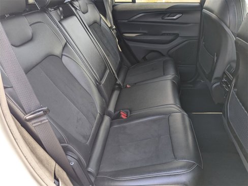 Used 2024 Jeep Grand Cherokee Altitude image 34