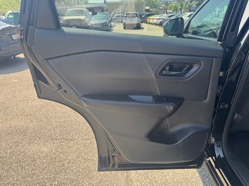 Used 2024 Nissan Rogue S image 32