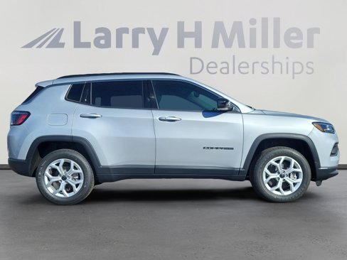 New 2025 Jeep Compass Latitude image 6