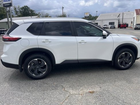Used 2024 Nissan Rogue SV w/ SV Premium Package image 8