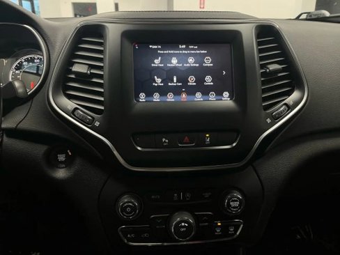Used 2021 Jeep Cherokee Latitude Plus image 25