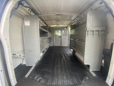 Used 2017 Chevrolet Express 3500 image 10