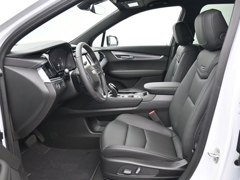 New 2025 Cadillac XT6 Luxury image 11