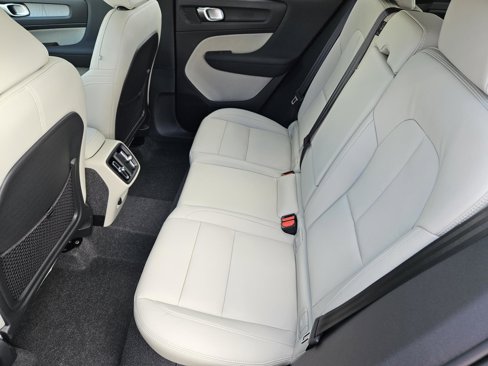 New 2025 Volvo XC40 B5 Ultra w/ Climate Package image 30