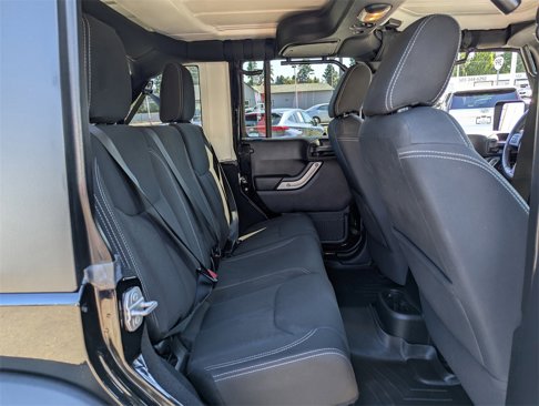 Used 2015 Jeep Wrangler Unlimited Rubicon w/ Connectivity Group image 29