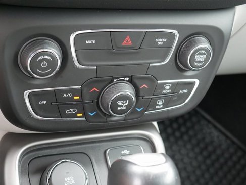 Used 2018 Jeep Compass Latitude w/ Popular Equipment Group image 18