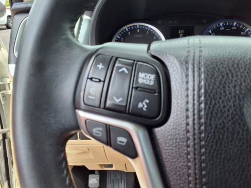 Used 2015 Toyota Highlander Limited image 27