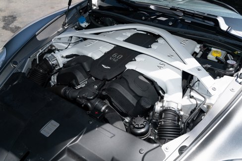 Used 2014 Aston Martin Vanquish Coupe image 12