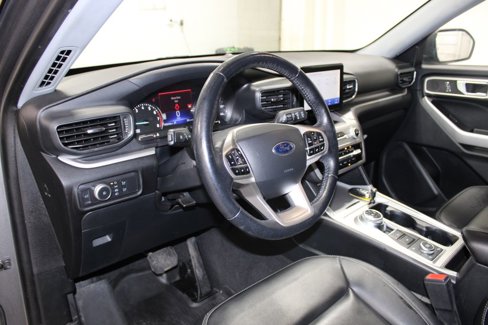 Used 2022 Ford Explorer XLT w/ Equipment Group 202A image 16