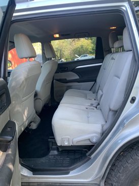 Used 2017 Toyota Highlander LE image 19