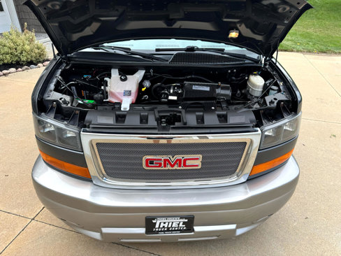 Used 2017 GMC Savana 2500 image 32