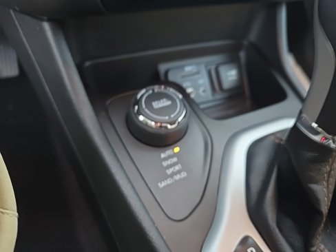 Used 2016 Jeep Cherokee Limited w/ Luxury Group image 12
