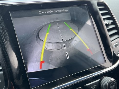 Used 2019 Jeep Grand Cherokee Altitude image 25