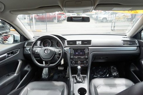 Used 2018 Volkswagen Passat 2.0T image 31
