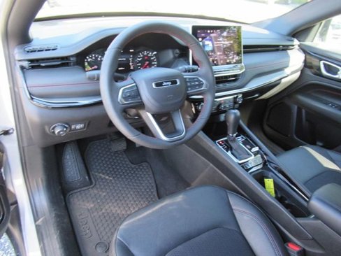 Used 2024 Jeep Compass Trailhawk image 16