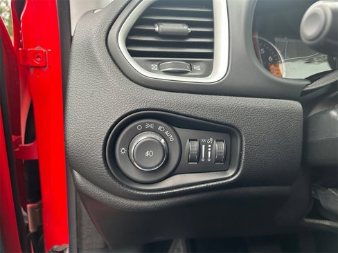 Used 2018 Jeep Renegade Latitude w/ Popular Equipment Group image 22