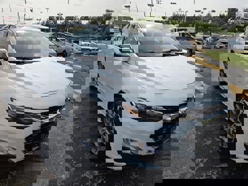 Used 2022 Chevrolet Malibu LT image 1