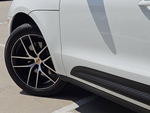 Certified 2024 Porsche Macan image 17