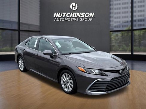 Certified 2021 Toyota Camry LE image 1