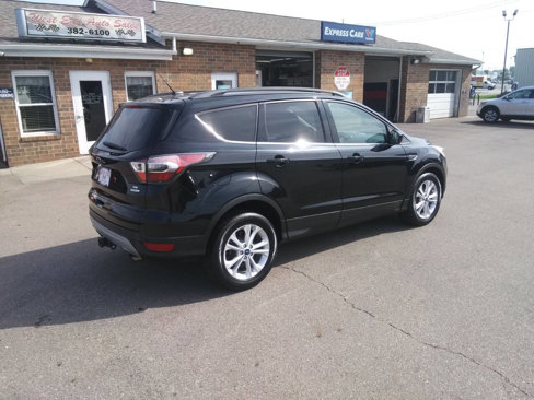 Used 2017 Ford Escape SE w/ Equipment Group 201A image 4