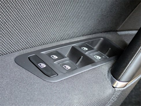 Used 2017 Volkswagen GTI SE image 26