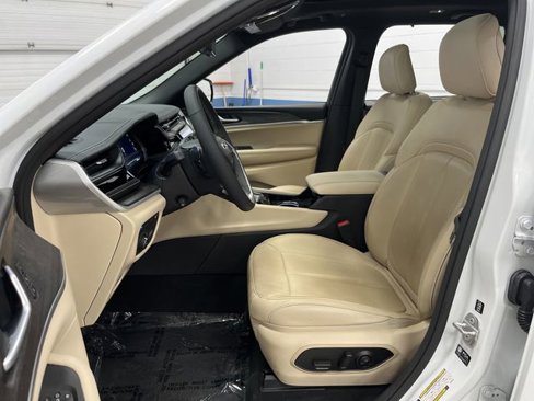 Used 2022 Jeep Grand Cherokee Limited 4xe w/ Luxury Tech Group II image 4