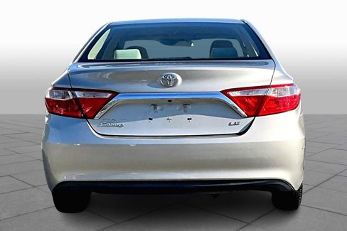 Used 2016 Toyota Camry LE image 4