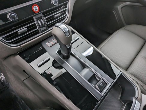 New 2026 Porsche Macan image 22