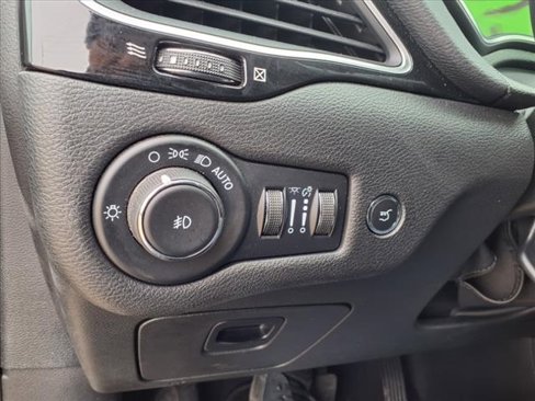 Used 2023 Jeep Cherokee Altitude Lux image 19