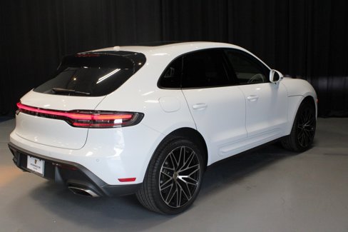 Certified 2024 Porsche Macan image 7