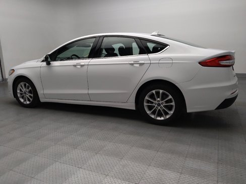 Used 2020 Ford Fusion SE image 3