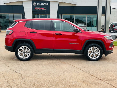 Used 2025 Jeep Compass Sport image 9