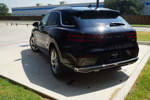 New 2026 Genesis GV70 2.5T Advanced image 4