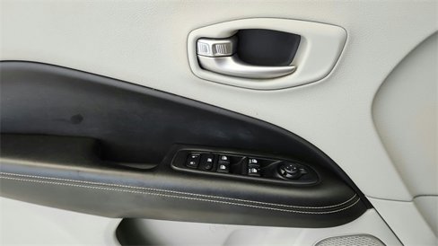 Used 2018 Jeep Compass Latitude image 17