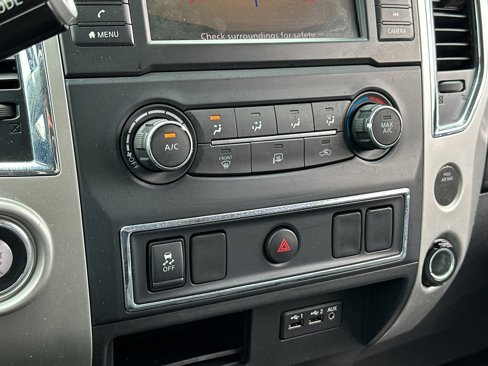 Used 2019 Nissan Titan SV image 18
