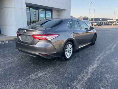 Used 2018 Toyota Camry LE image 8