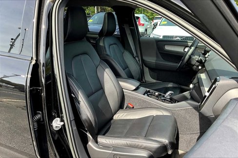 Used 2023 Volvo XC40 B5 Plus w/ Driver Assist Package image 7