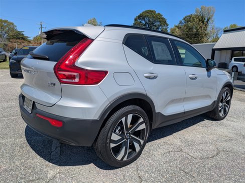 Certified 2023 Volvo XC40 B5 Plus image 4