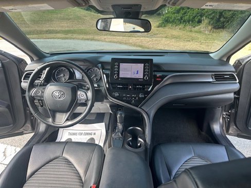 Used 2022 Toyota Camry SE image 16