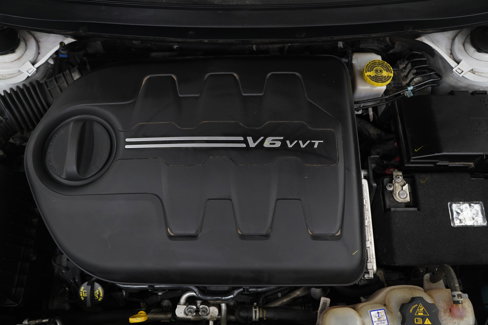 Used 2019 Jeep Cherokee Trailhawk w/ Cold Weather Group image 29