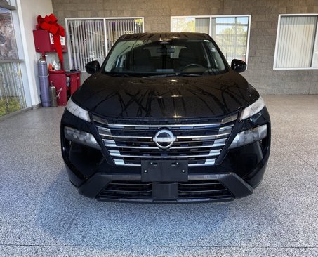 Used 2024 Nissan Rogue SV image 2