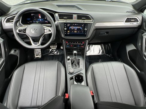 Used 2022 Volkswagen Tiguan SE R-Line image 21