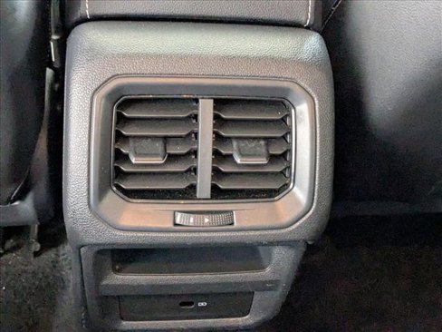 Used 2022 Volkswagen Taos SE w/ Driver Assistance Package image 15