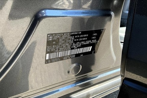 Used 2018 Toyota RAV4 Limited image 17