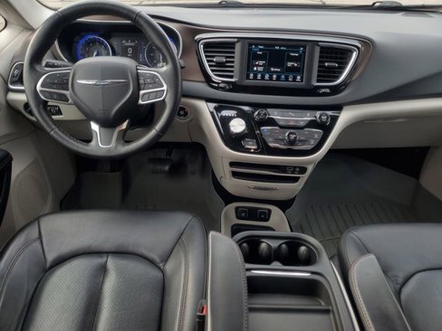 Used 2019 Chrysler Pacifica Touring-L image 29