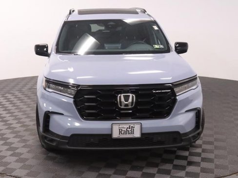 Certified 2025 Honda Pilot Black Edition image 3
